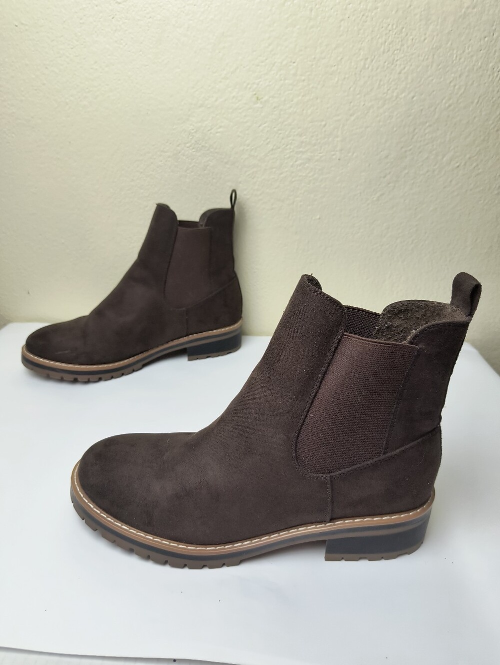Kensie Klassen 10M Chelsea Boots in Dark Brown Suede Round Toe Ankle High Wool